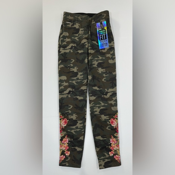 Coco + Carmen OMG Camo Jeans - Size S - Skinny and Stretchy - Picture 4 of 11